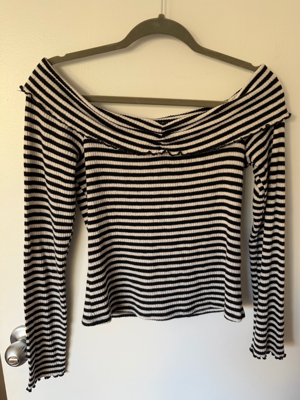 Abercrombie & Fitch Black and White Striped Off-Shoulder Long Sleeve Top